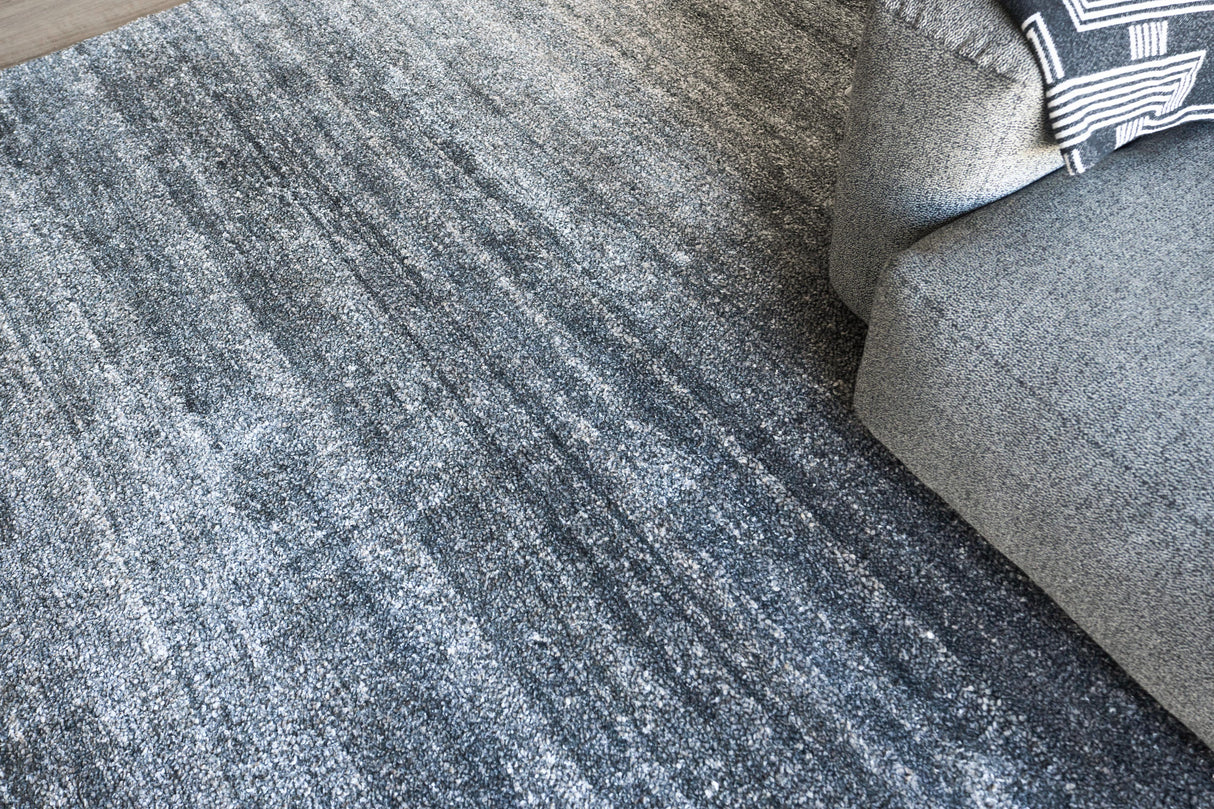 Exquisite Rugs Plush Hand-knotted Bamboo Silk/Mohair 4663 Charcoal 8' x 10' Area Rug