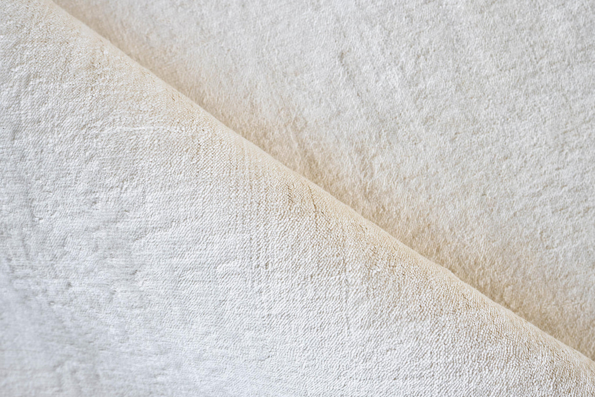 Exquisite Rugs Purity Hand-loomed Bamboo Silk 9913 Ivory 8' x 10' Area Rug