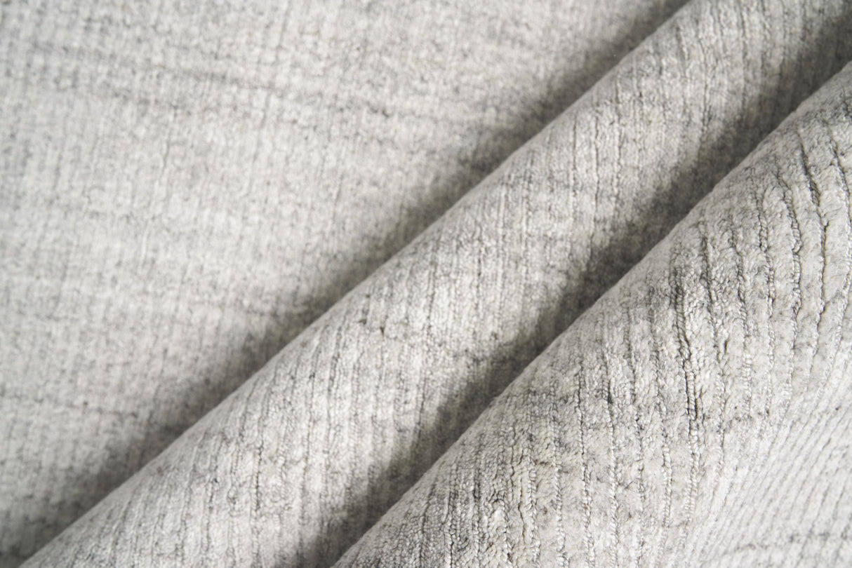 Exquisite Rugs Robin Hand-loomed Bamboo Silk/Wool 3781 Silver 10' x 14' Area Rug