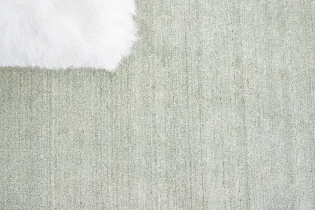 Exquisite Rugs Sanctuary Hand-loomed Bamboo Silk/Wool 9960 Light Green 8' x 10' Area Rug