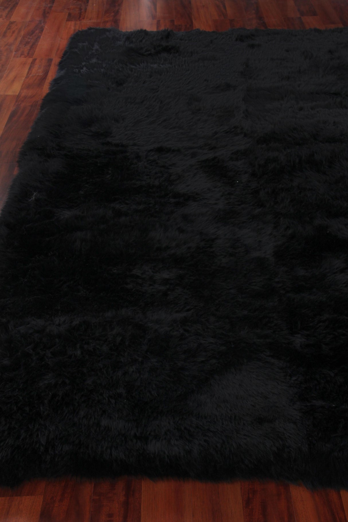 Exquisite Rugs Sheepskin hand-tufted New Zealand Sheepskin 3843 Black 8' x 5' Area Rug