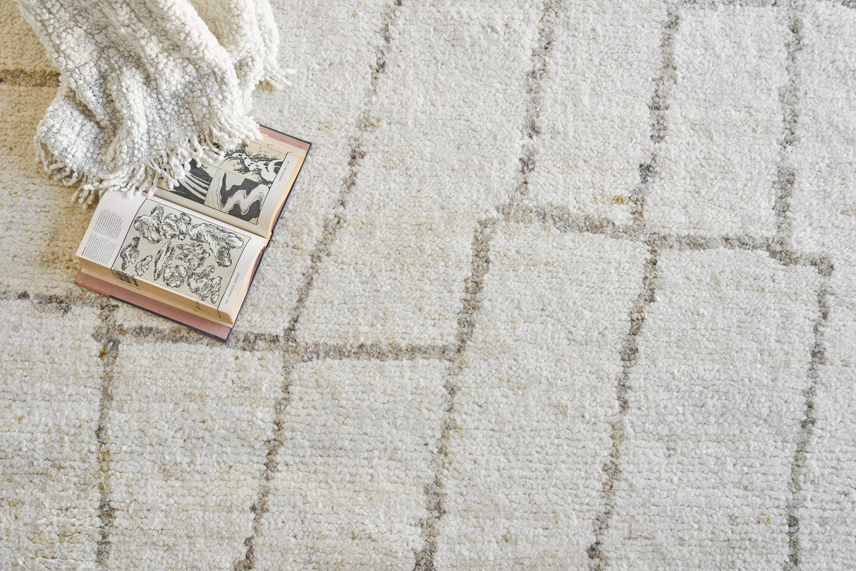 Exquisite Rugs Tahoe Hand-knotted Wool 5557 White/Beige 12' x 15' Area Rug