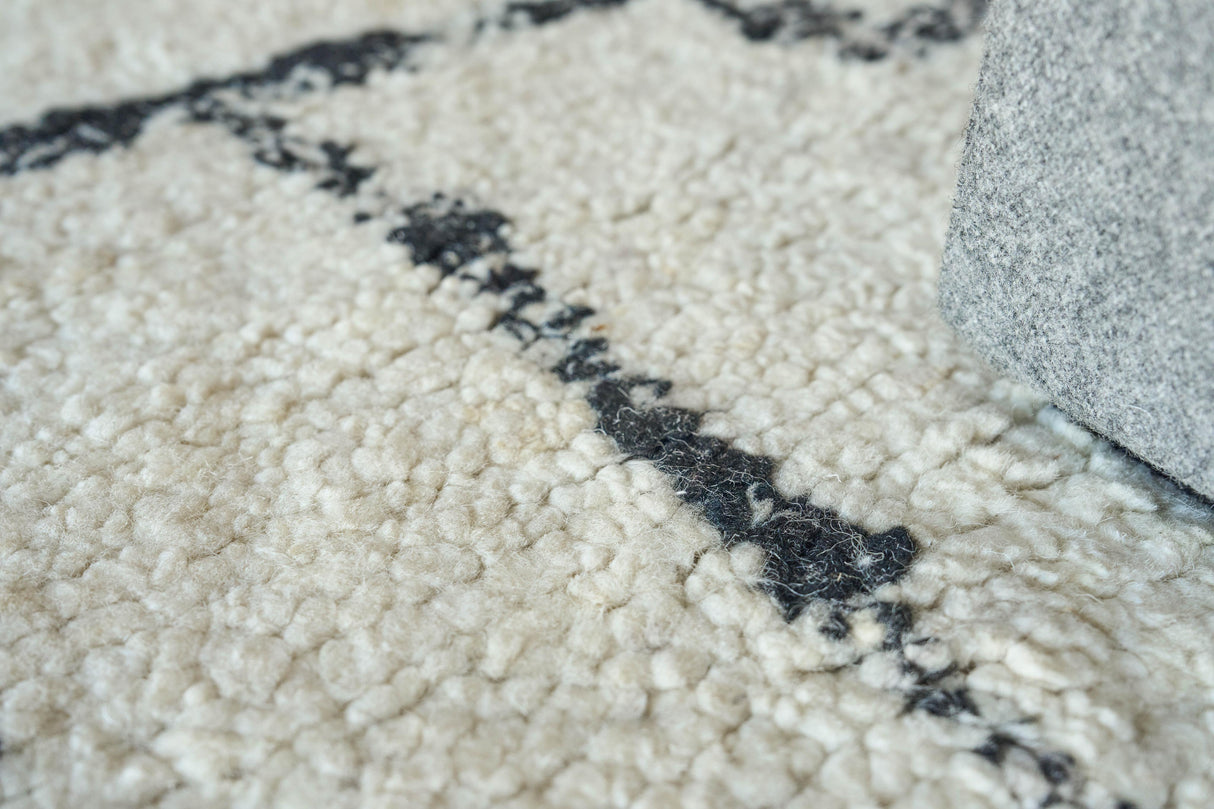 Exquisite Rugs Tahoe Hand-knotted Wool 5559 Ivory/Black 8' x 10' Area Rug