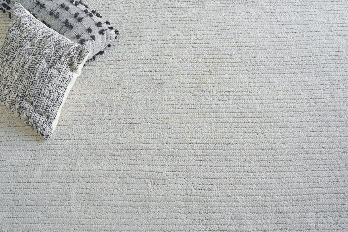 Exquisite Rugs Urth Hand-loomed New Zealand Wool 5396 Cream 8' x 10' Area Rug