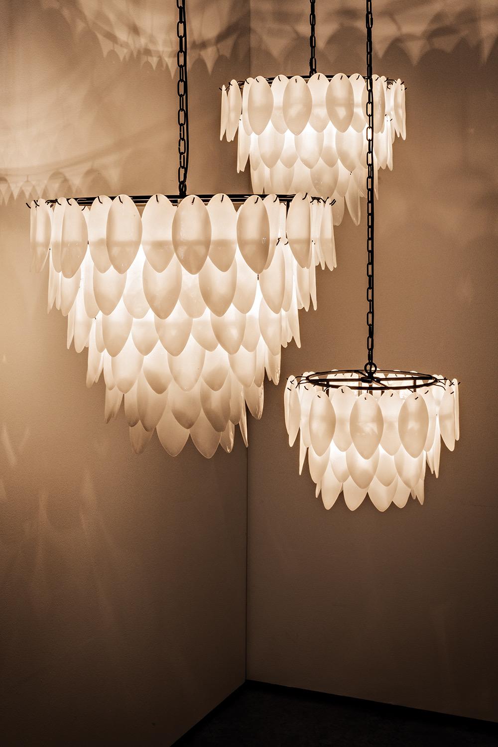 Noir Lotus Chandelier - Thumbnail 3