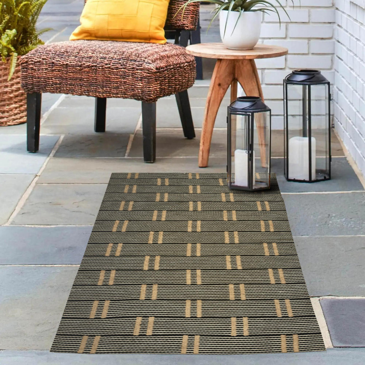 DecoratorsBest Dash Duo Espresso Blend 2'3" x 8' Reversible Runner Rug