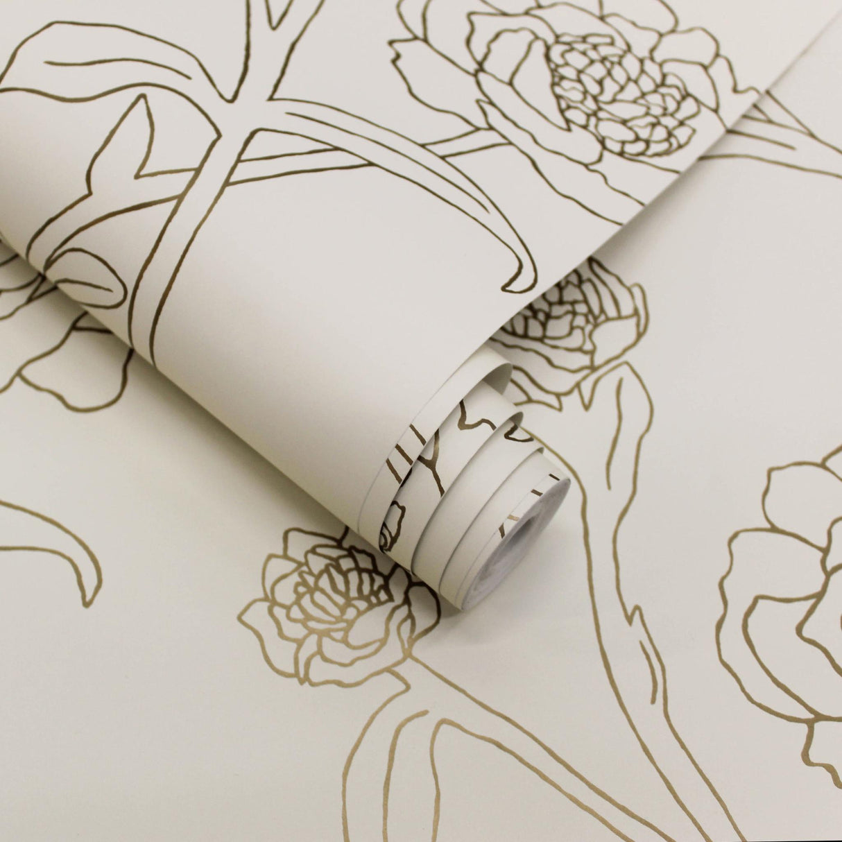 DecoratorsBest Delicate Peony Ivory and Metallic Gold Peel and Stick Wallpaper, 28 sq. ft.