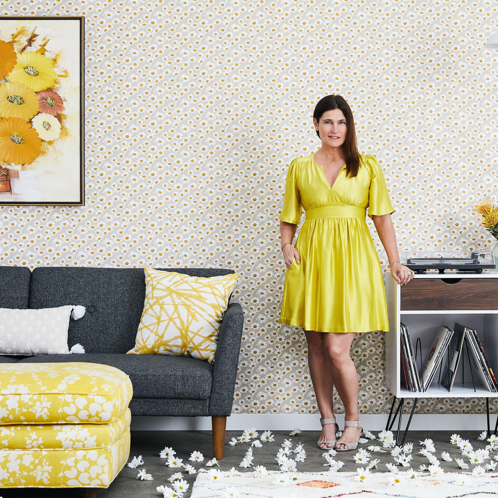 DecoratorsBest Retro Daisy by The Novogratz Yellow and Grey Peel and Stick Wallpaper, 28 sq. ft.