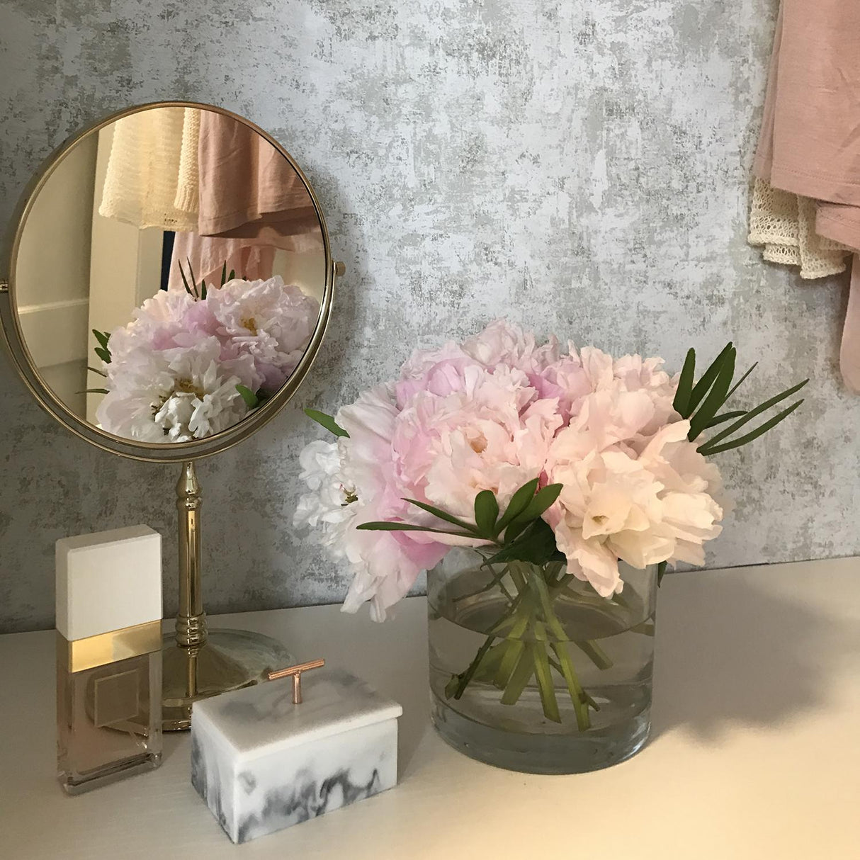 DecoratorsBest Gold Leaf Metallic Ivory Peel and Stick Wallpaper, 56 sq. ft.