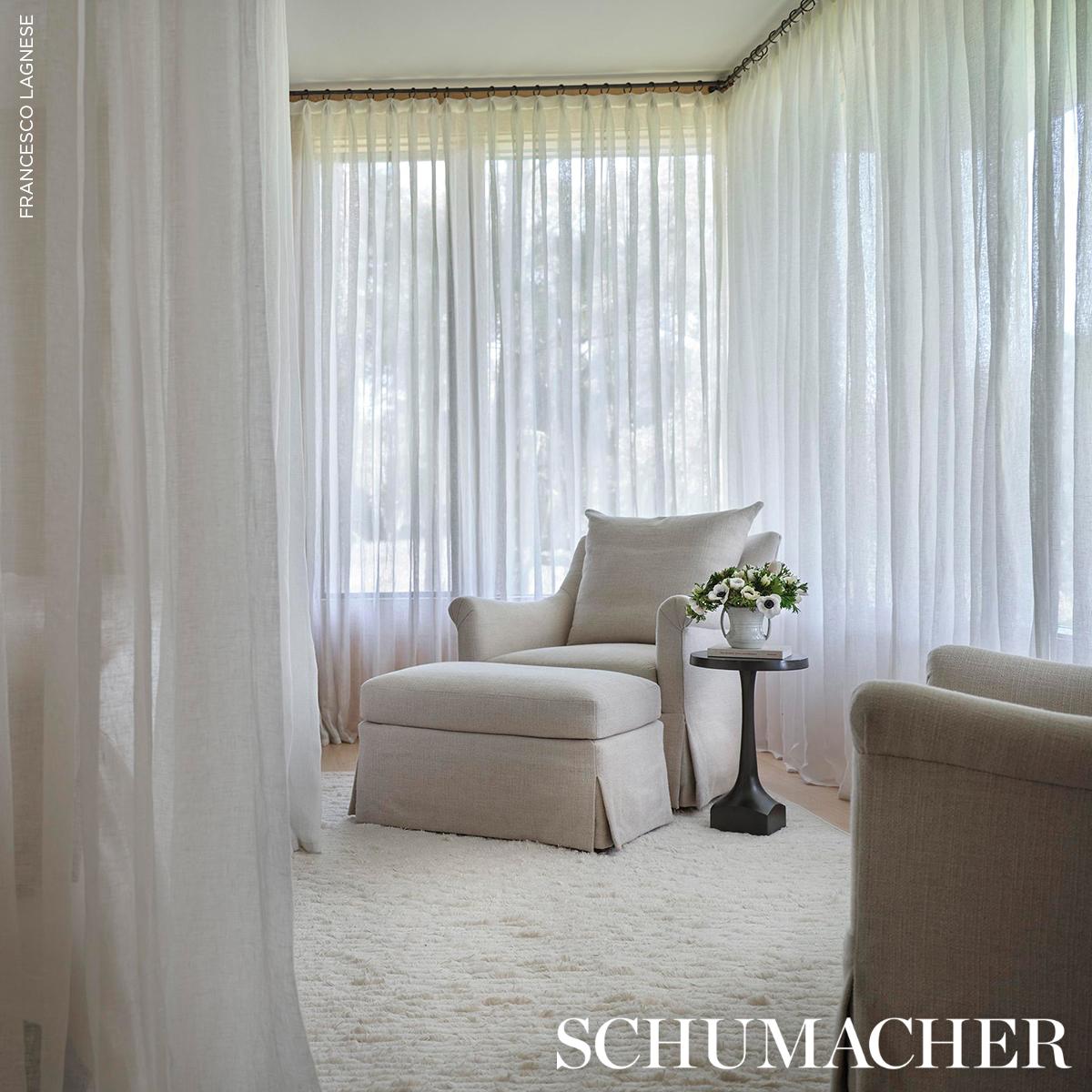 Schumacher Ivory 7' x 5' Cirrus Rug