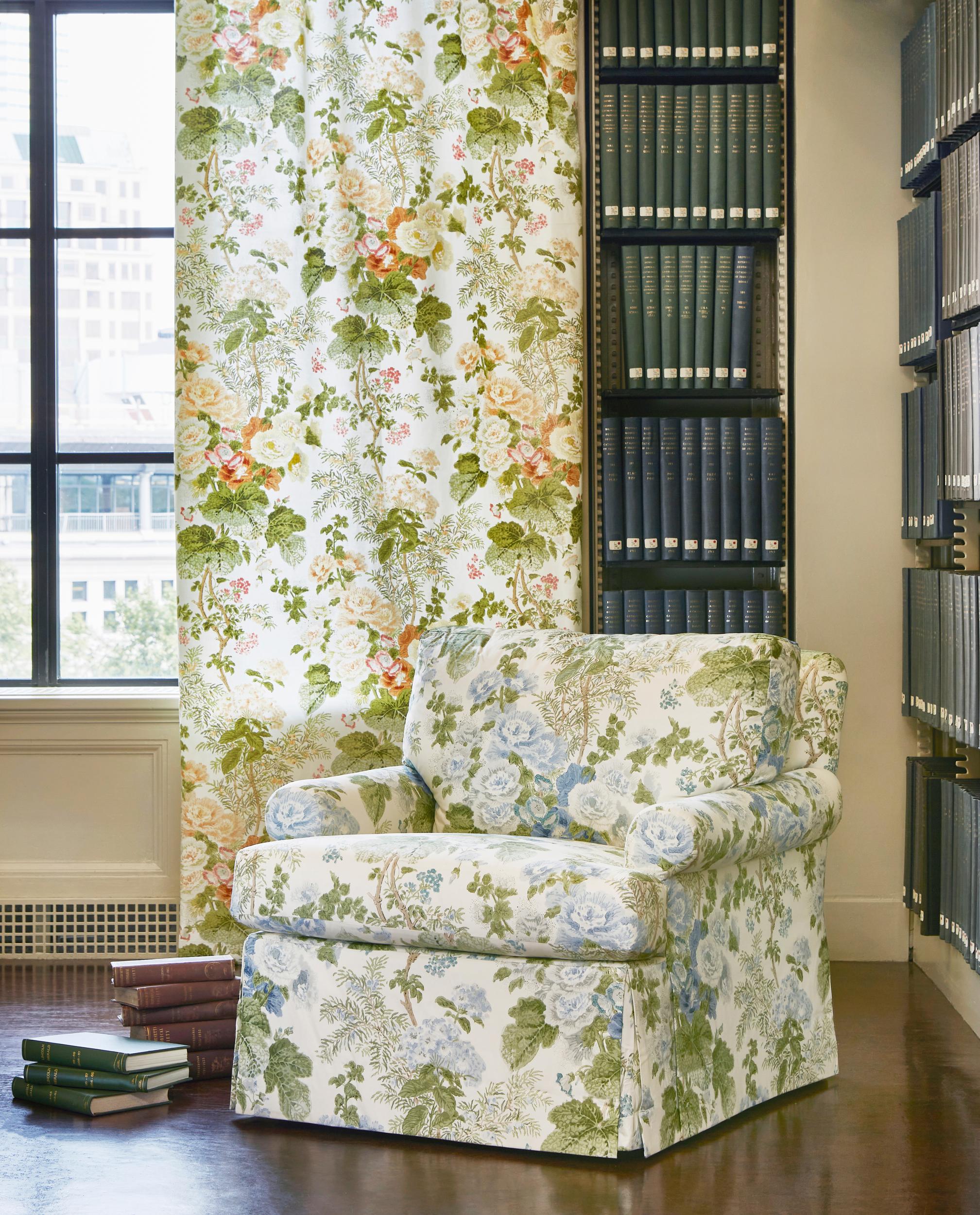 ビッグリーフ柄パレオ/サロート Lee Jofa Hollyhock Hdb Apricot/Moss Fabric – DecoratorsBest