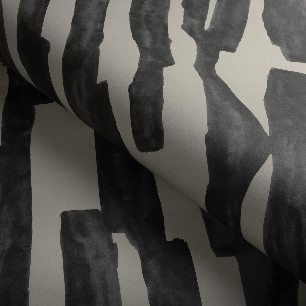 Lee Jofa INTARGIA PAPER RAVEN Wallpaper