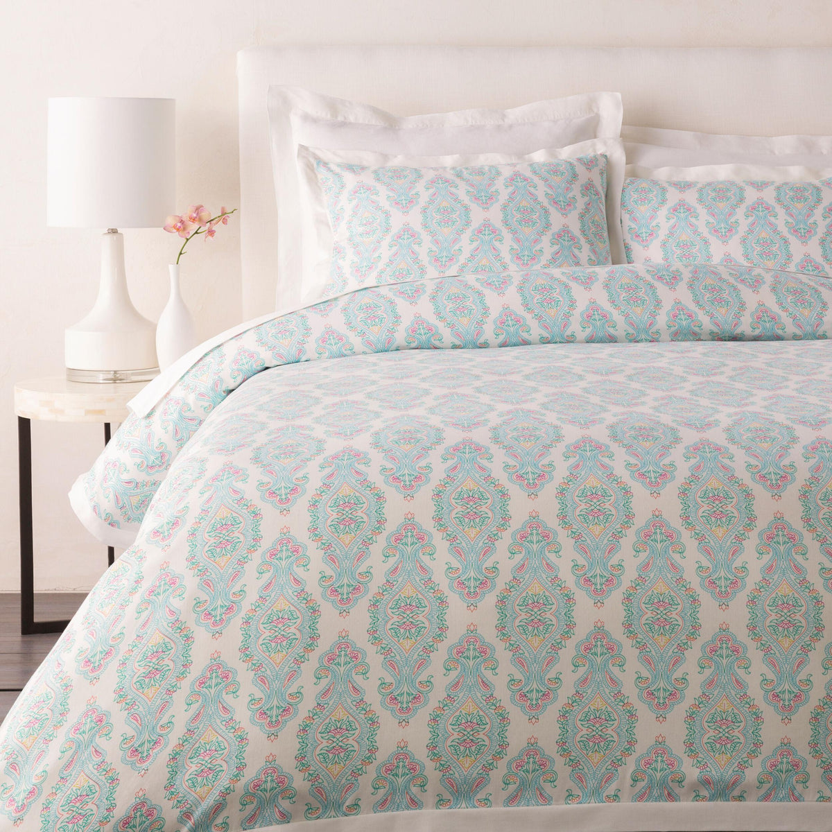 Surya Alia AAL-4000 108"W x 92"L; 36"W x 20"L Bedding