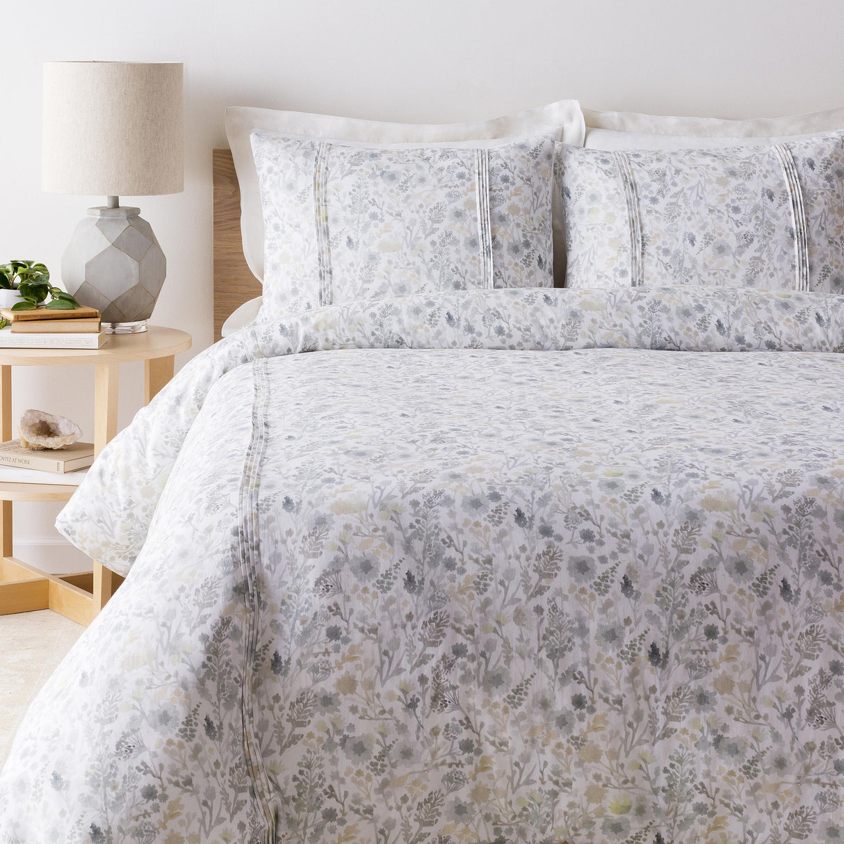 Surya Aria AIA-1001 26"H x 26"W Bedding