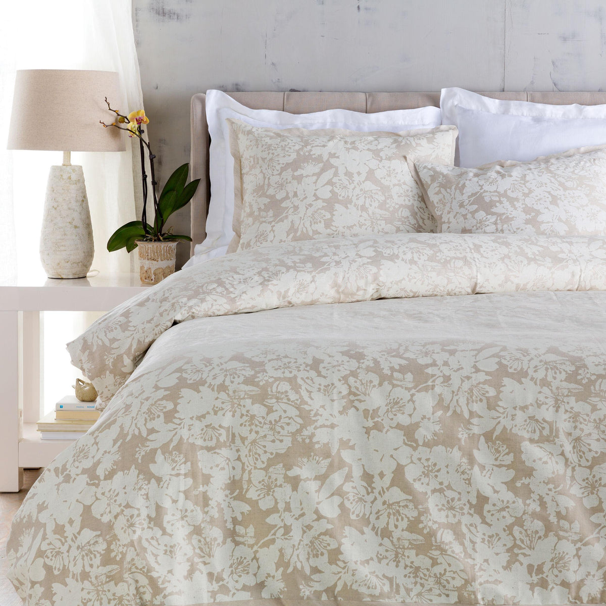Surya Clara CAL-5005 68"W x 86"L; 26"W x 20"L Bedding