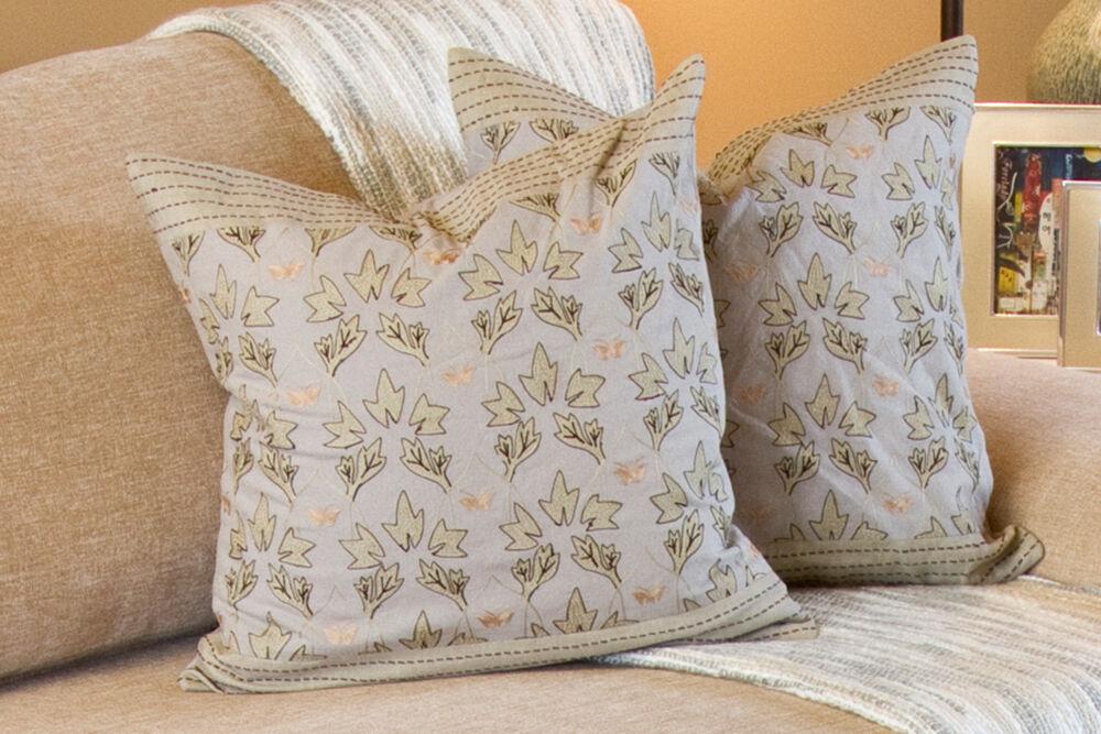 Surya Decorative Pillows SI-2013 18"H x 18"W Pillow Kit