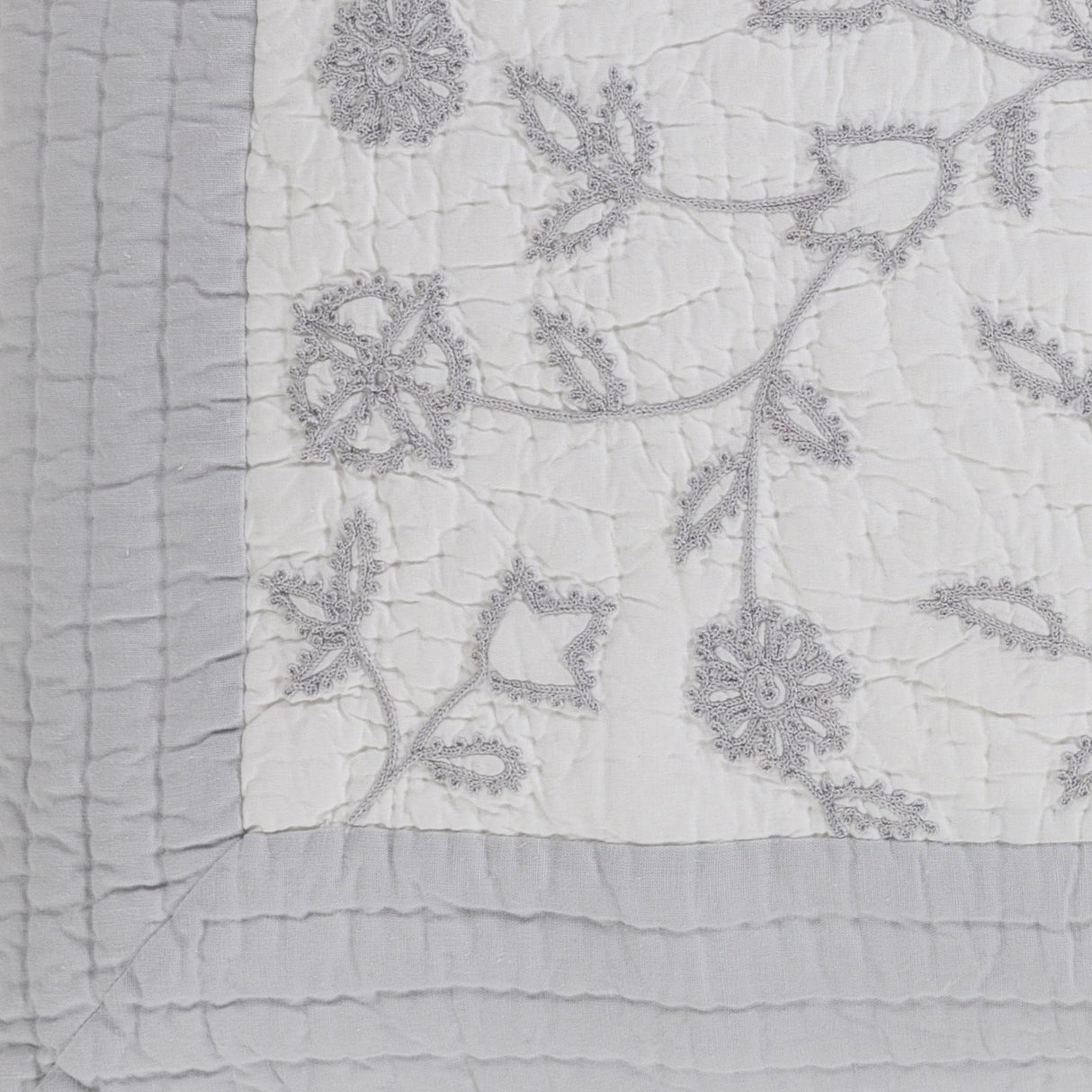 Surya Delaney DLN-5001 68"W x 86"L, 26"W x 20"L Quilt