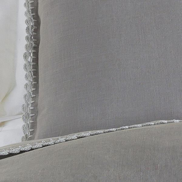 Surya Evelyn EVY-3003 26"H x 26"W Sham