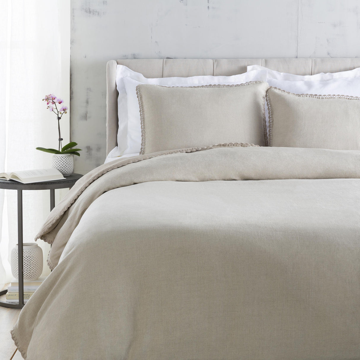 Surya Evelyn EVY-3005 20"H x 36"W Bedding