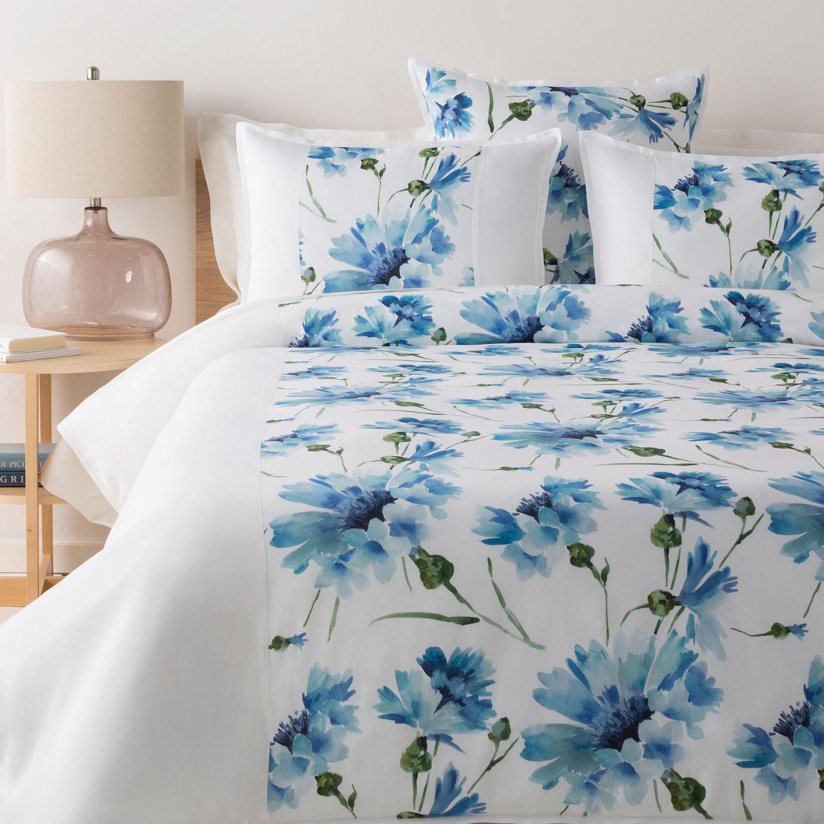 Surya Gardenia GRI-2001 68"W x 86"L; 26"W x 20"L Bedding