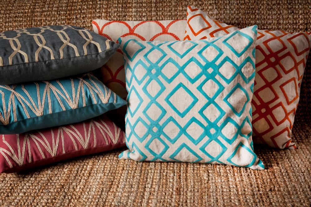 Surya Gates COM-001 18"L x 18"W Pillow