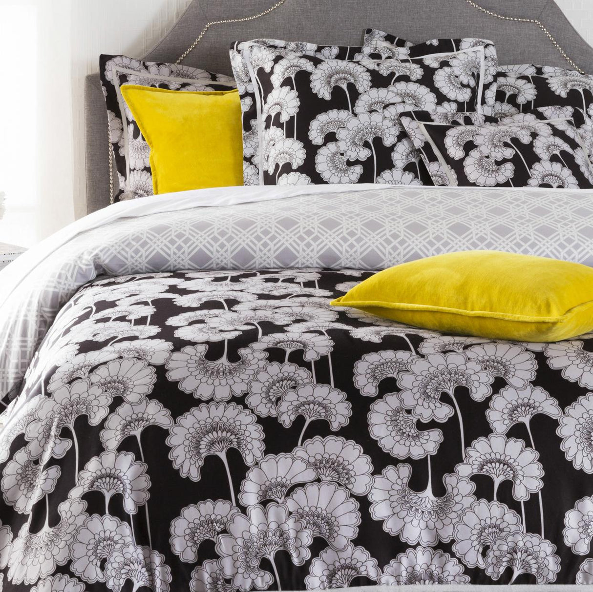 Surya Japanese Floral JFB-2002 26"H x 26"W Bedding
