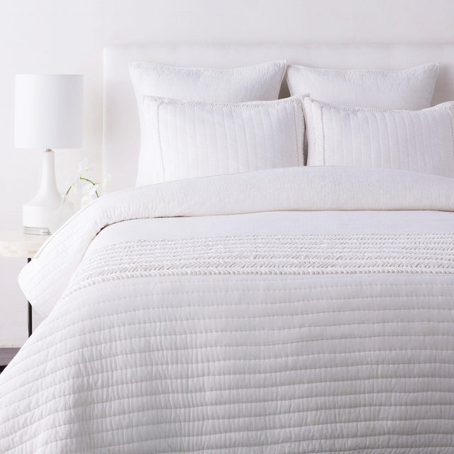 Surya Lindon LDN-6001 68"W x 86"L; 26"W x 20"L Bedding