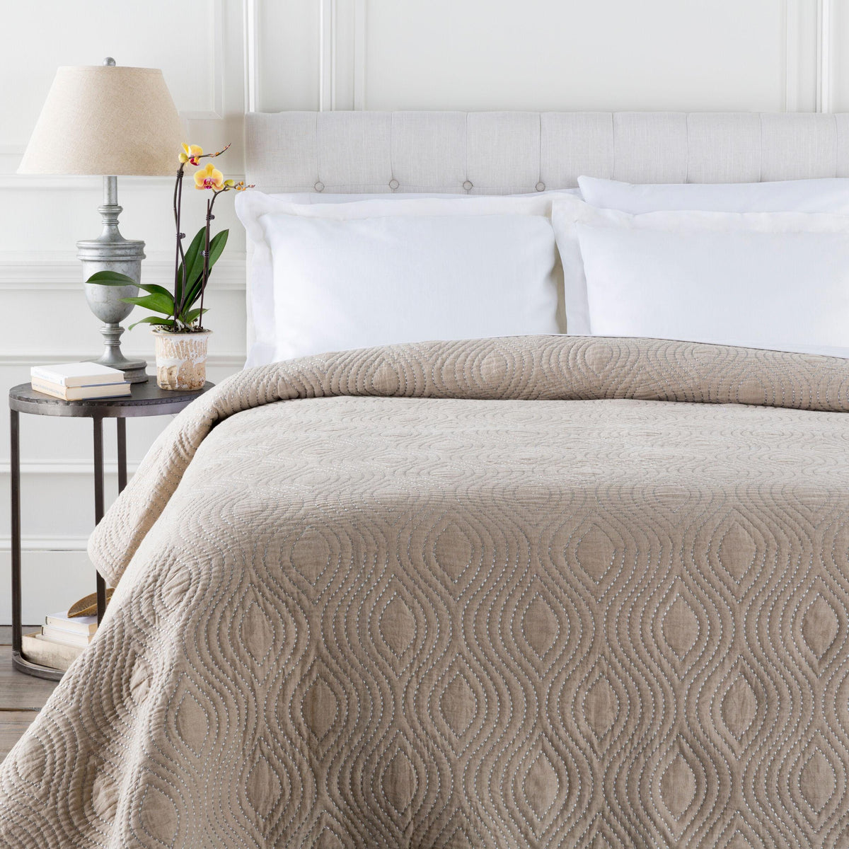 Surya Nile NIL-9000 68"W x 86"L; 26"W x 20"L Bedding