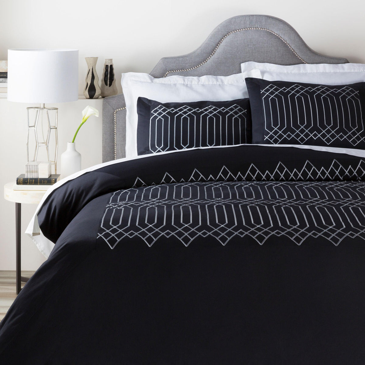 Surya Plaza PLZ-4003 68"W x 86"L,20"H x 26"W Bedding