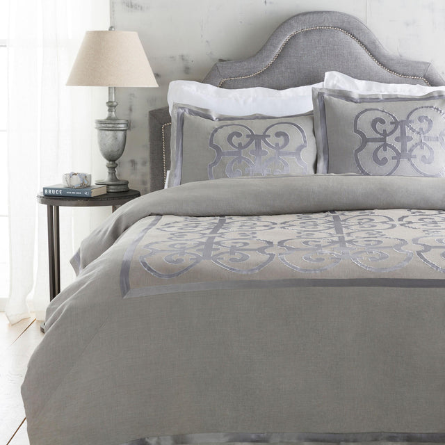 Surya Versaille VER-6002 68"W x 86"L; 26"W x 20"L Bedding