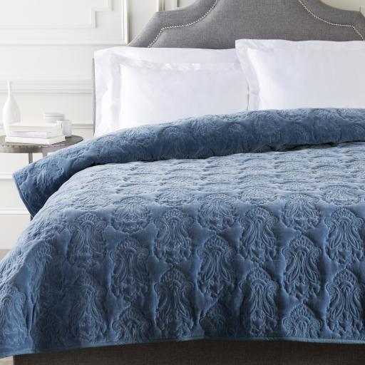 Surya Vienna VIE-2001 88"W x 92"L Bedding