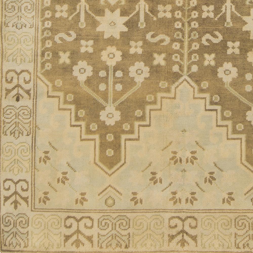 Surya Maiden MAI-7000 2' x 3' Hand Made Rug