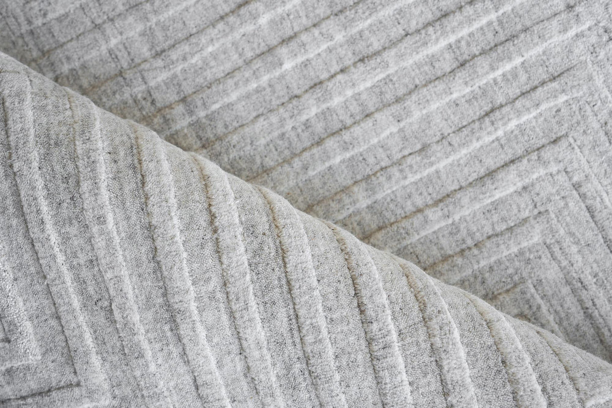Exquisite Rugs Castelli Handloomed Bamboo Silk and New Zealand Wool 5626 Light Silver 14' x 18' Area Rug