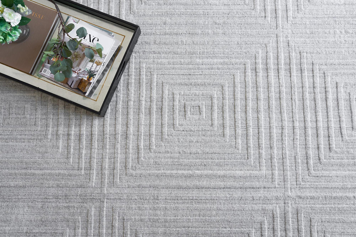 Exquisite Rugs Castelli Handloomed Bamboo Silk and New Zealand Wool 5626 Light Silver 8' x 10' Area Rug