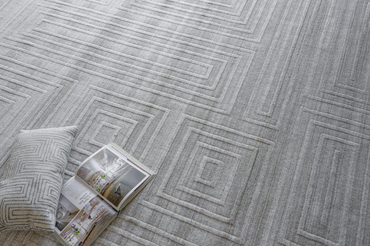 Exquisite Rugs Castelli Handloomed Bamboo Silk and New Zealand Wool 5627 Light Gray 12' x 15' Area Rug