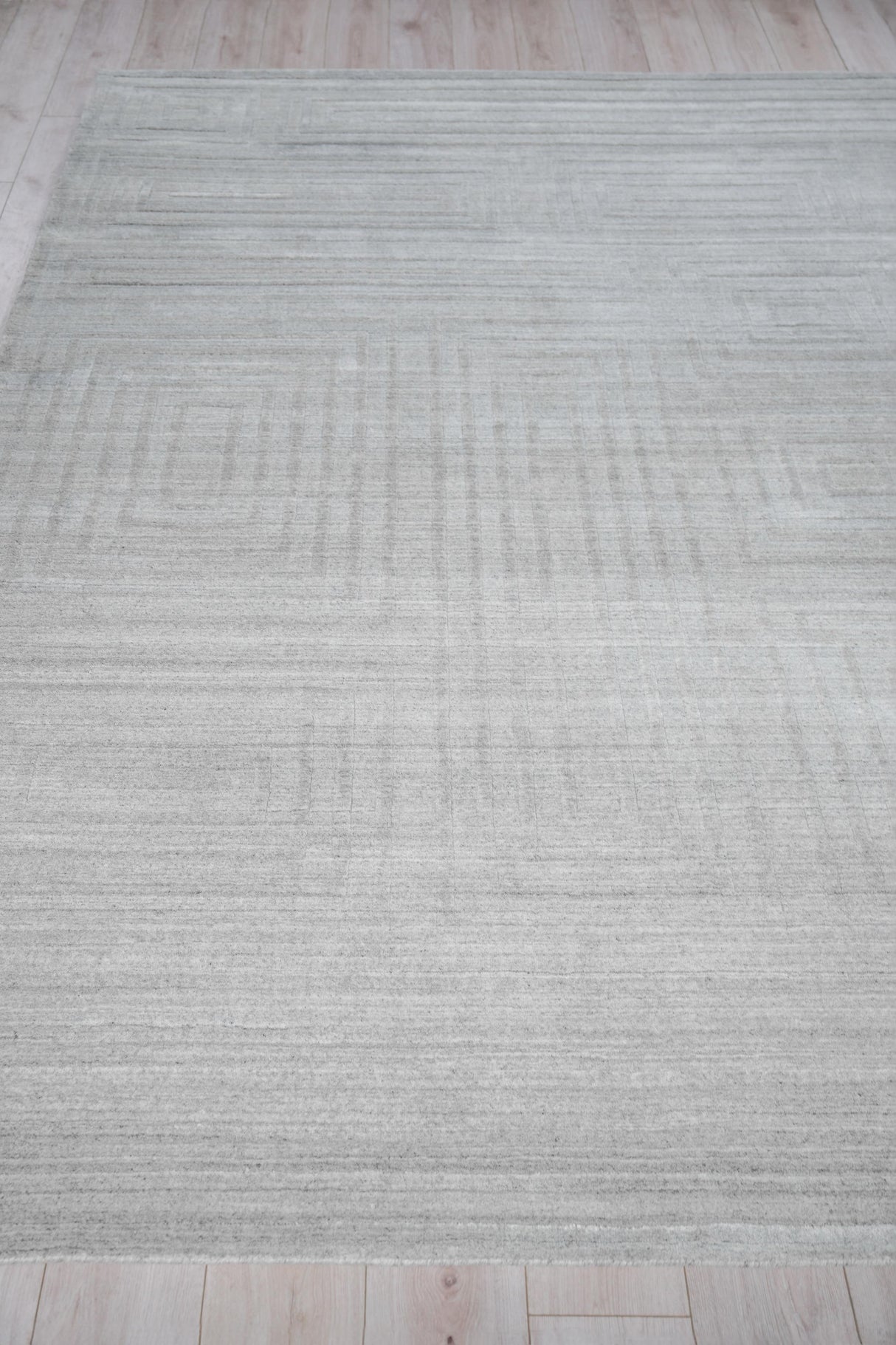 Exquisite Rugs Castelli Handloomed Bamboo Silk and New Zealand Wool 5627 Light Gray 12' x 15' Area Rug
