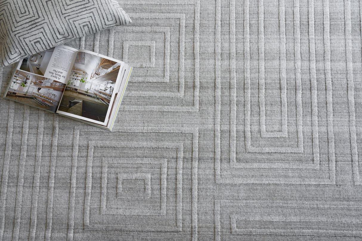 Exquisite Rugs Castelli Handloomed Bamboo Silk and New Zealand Wool 5627 Light Gray 12' x 15' Area Rug