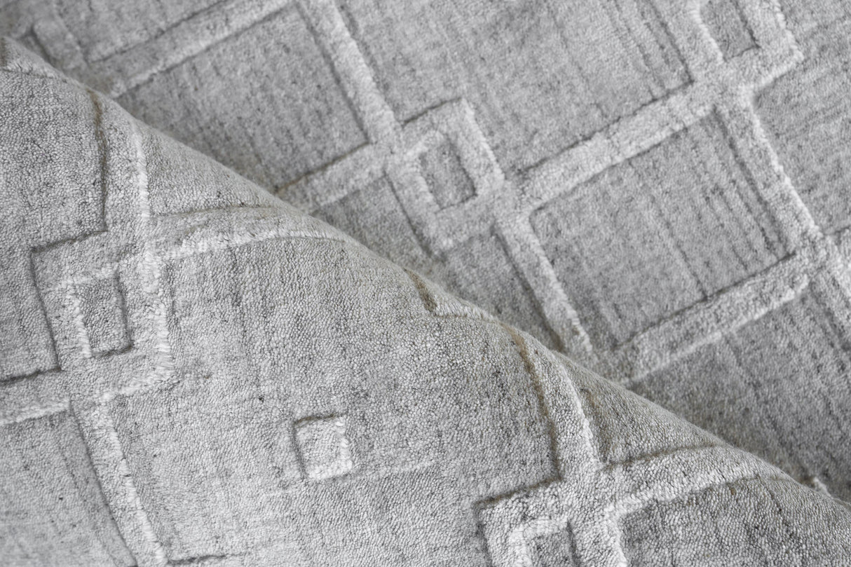 Exquisite Rugs Castelli Handloomed Bamboo Silk and New Zealand Wool 5628 Light Silver 10' x 14' Area Rug