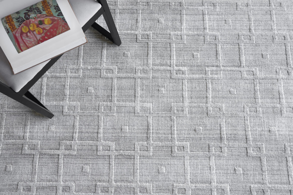 Exquisite Rugs Castelli Handloomed Bamboo Silk and New Zealand Wool 5628 Light Silver 12' x 15' Area Rug