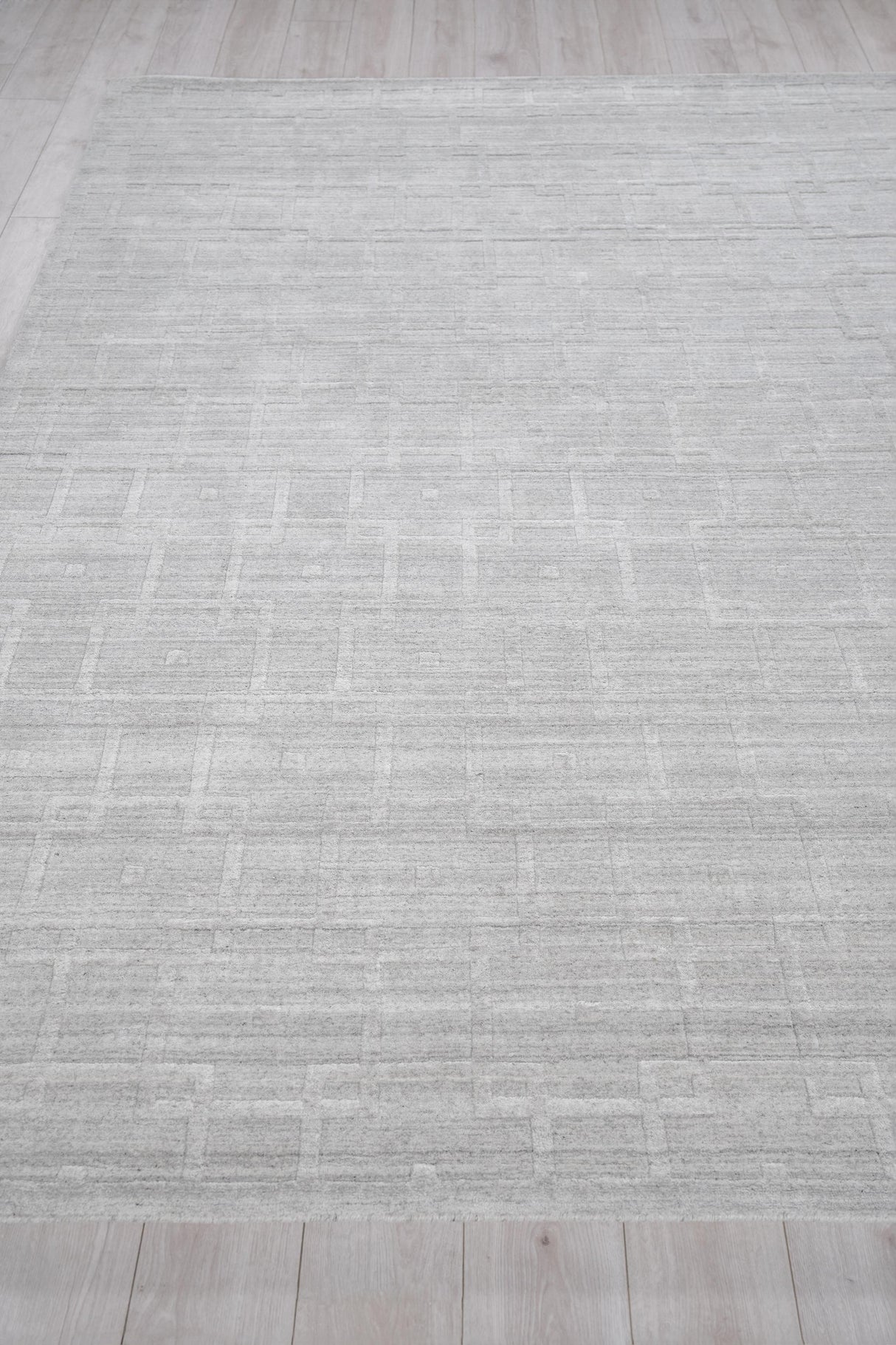 Exquisite Rugs Castelli Handloomed Bamboo Silk and New Zealand Wool 5628 Light Silver 9' x 12' Area Rug