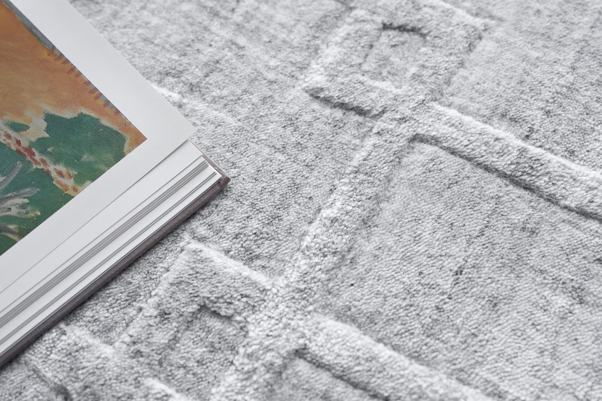 Exquisite Rugs Castelli Handloomed Bamboo Silk and New Zealand Wool 5628 Light Silver 9' x 12' Area Rug