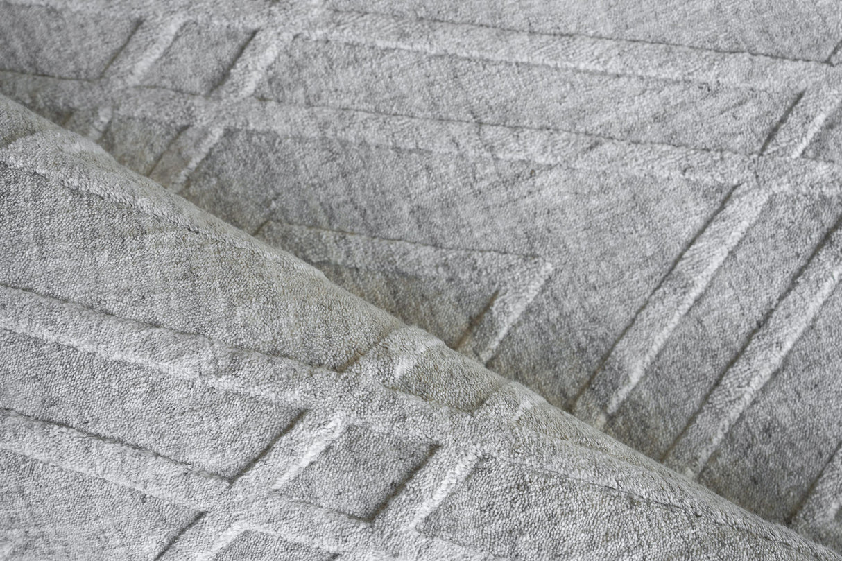 Exquisite Rugs Castelli Handloomed Bamboo Silk and New Zealand Wool 5629 Light Silver 8' x 10' Area Rug