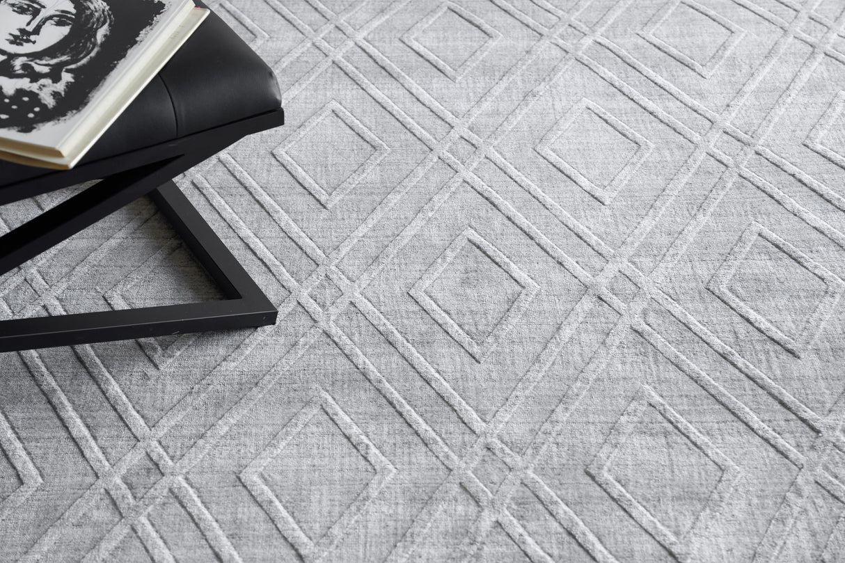 Exquisite Rugs Castelli Handloomed Bamboo Silk and New Zealand Wool 5629 Light Silver 8' x 10' Area Rug