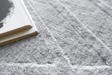 Exquisite Rugs Castelli Handloomed Bamboo Silk and New Zealand Wool 5629 Light Silver 8' x 10' Area Rug