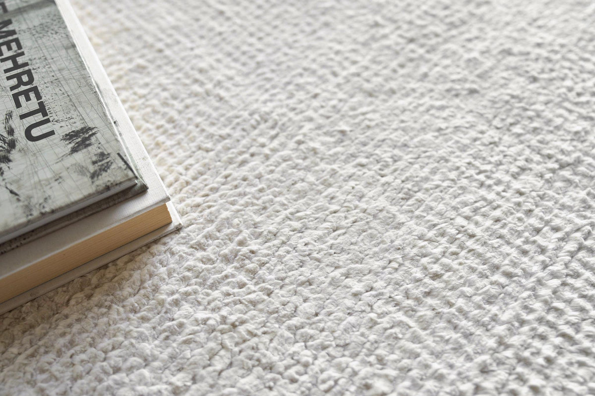 Exquisite Rugs Plush Hand-Knotted Bamboo Silk and Wool 4996 White 9' x 12' Area Rug