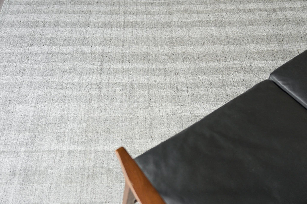 Exquisite Rugs Robin Stripe Handloomed Bamboo Silk and New Zealand Wool 5624 Light Silver 8' x 10' Area Rug