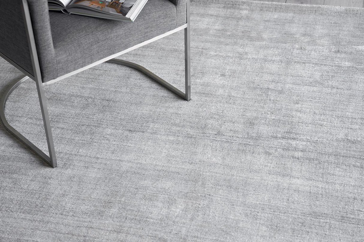 Exquisite Rugs Sanctuary Handloomed Bamboo Silk and New Zealand Wool 5623 Light Silver 8' x 10' Area Rug