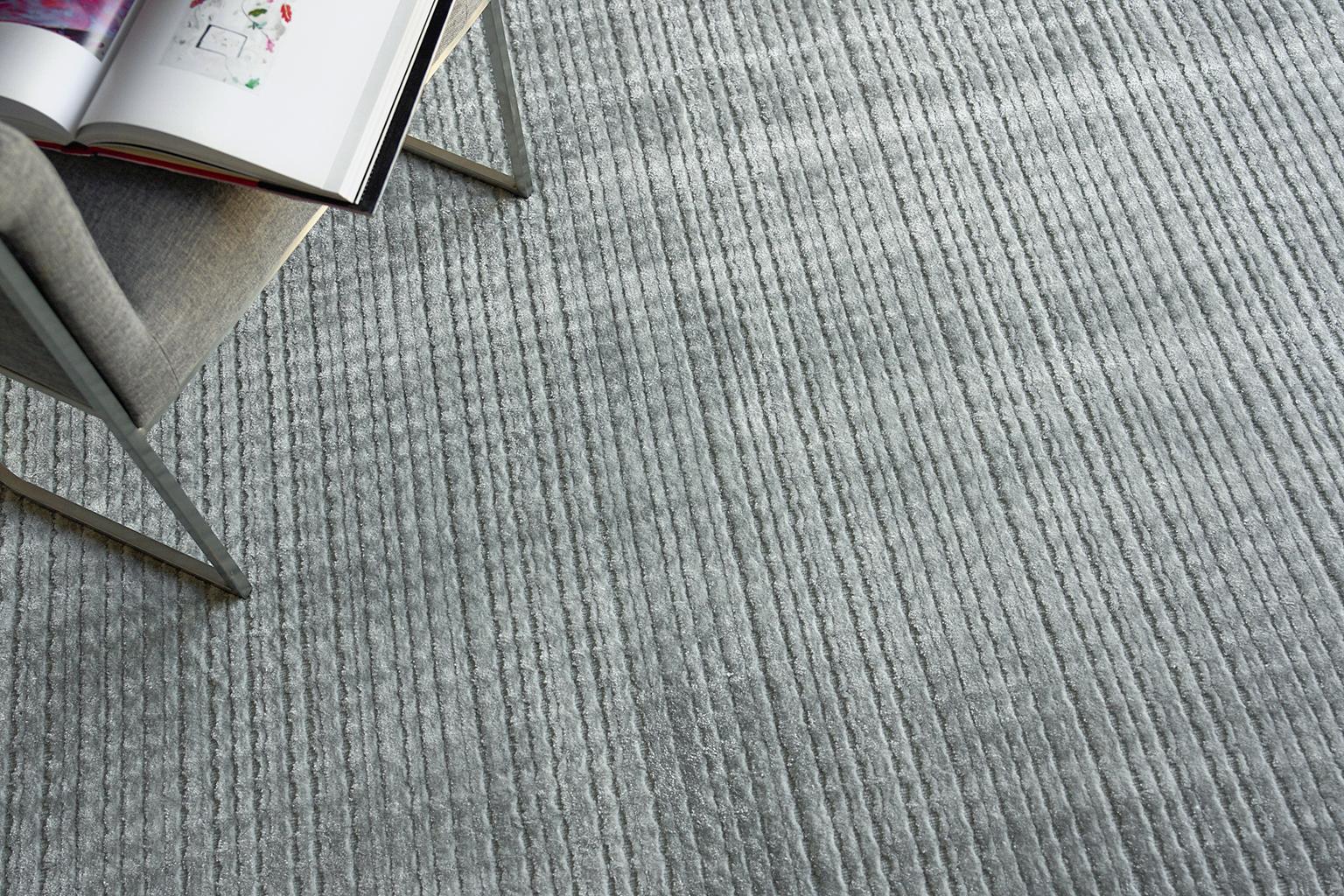 Exquisite Rugs Cabrini Modern Handloomed Shiny Nylon 6730 Light Silver ...