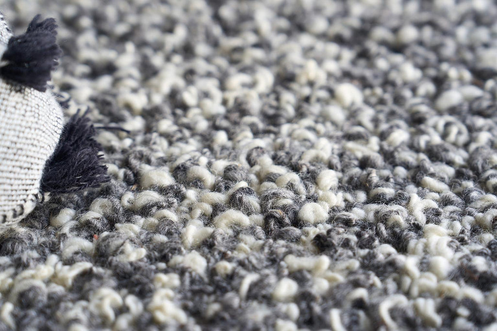 Exquisite Ferretti Handloomed New Zealand Wool Dark Gray Area Rug 6.0'X9.0' Rug