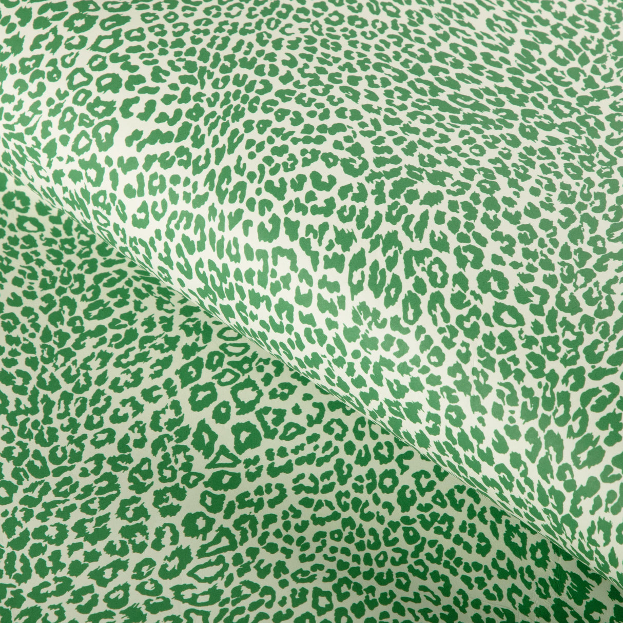 Brunschwig & Fils PETIT LEOPARD EMERALD Wallpaper